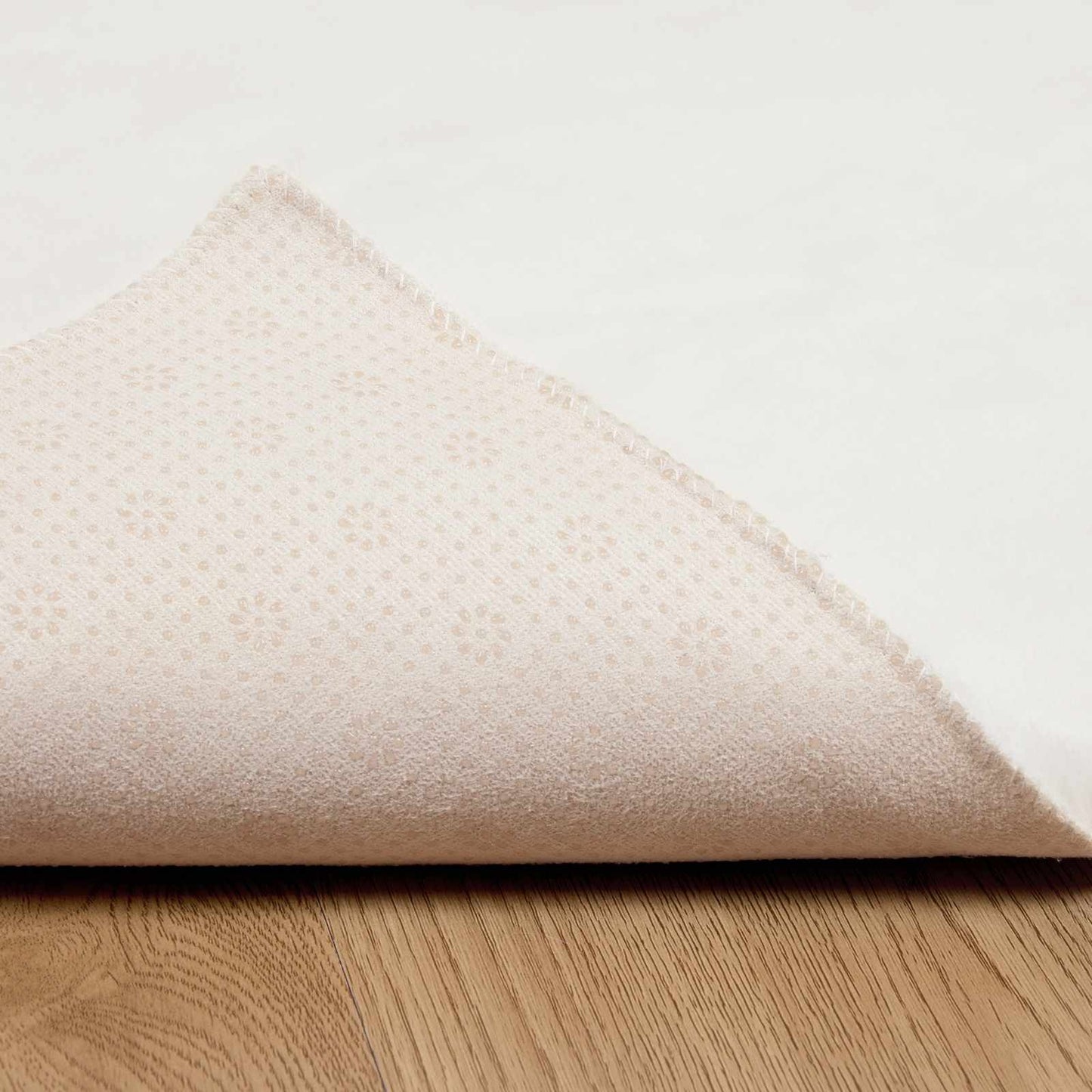 Rutschfester Teppich aus Kunstkaninchenfell OLITE Creme