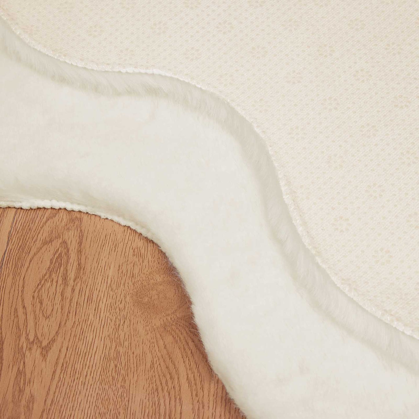 Rutschfester Teppich aus Kunstkaninchenfell OLITE Creme