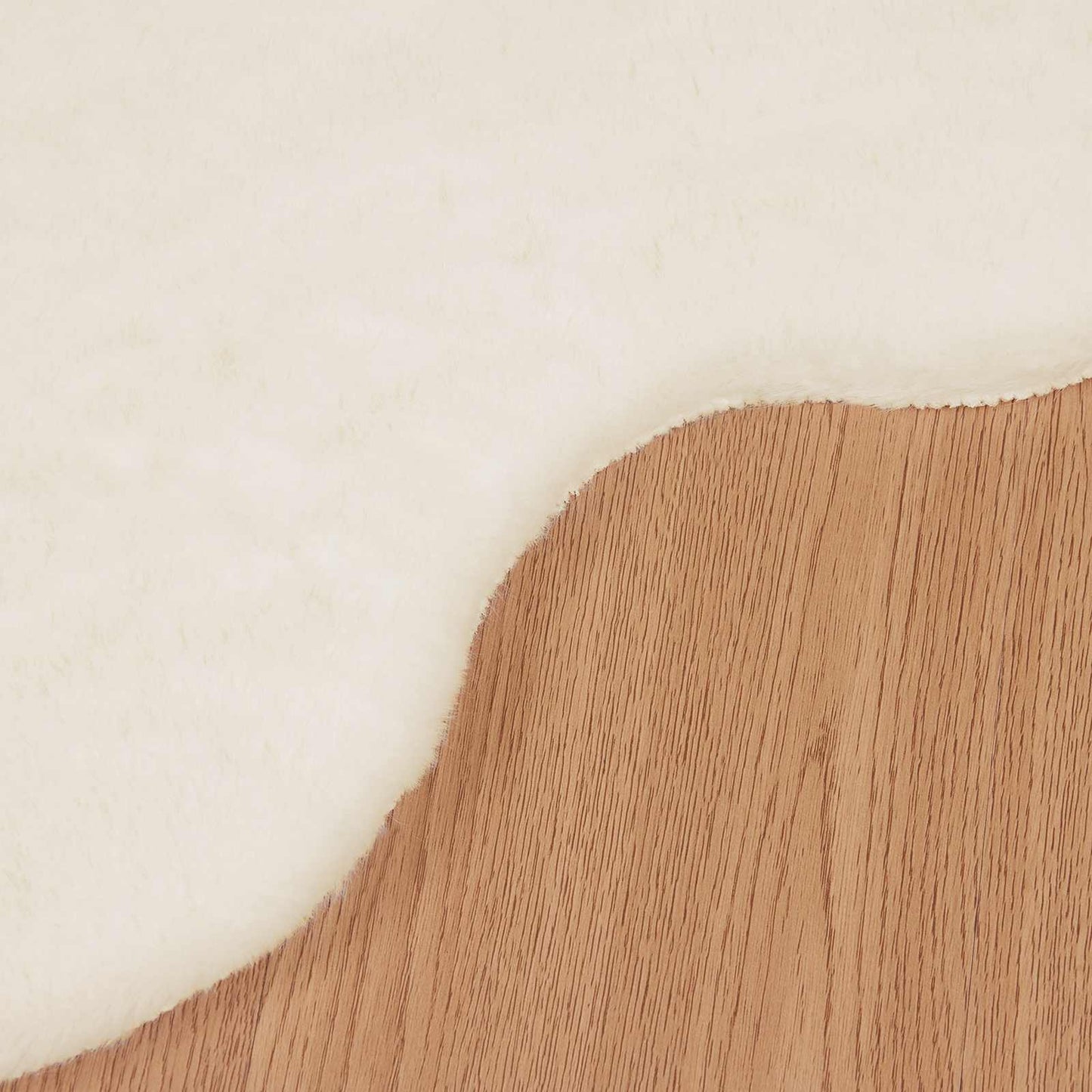 Rutschfester Teppich aus Kunstkaninchenfell OLITE Creme