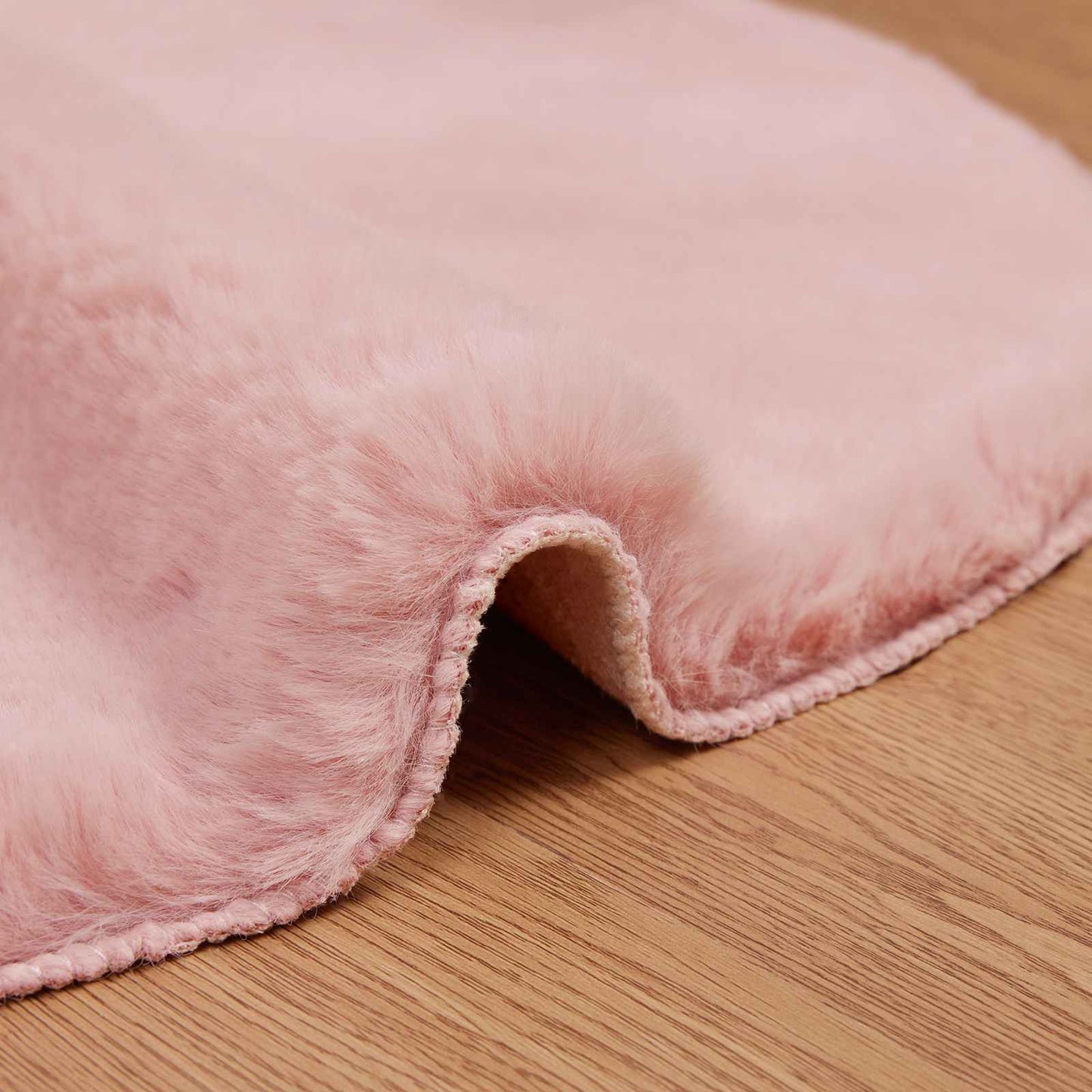 Rutschfester Teppich aus Kunstkaninchenfell OLITE Rosa