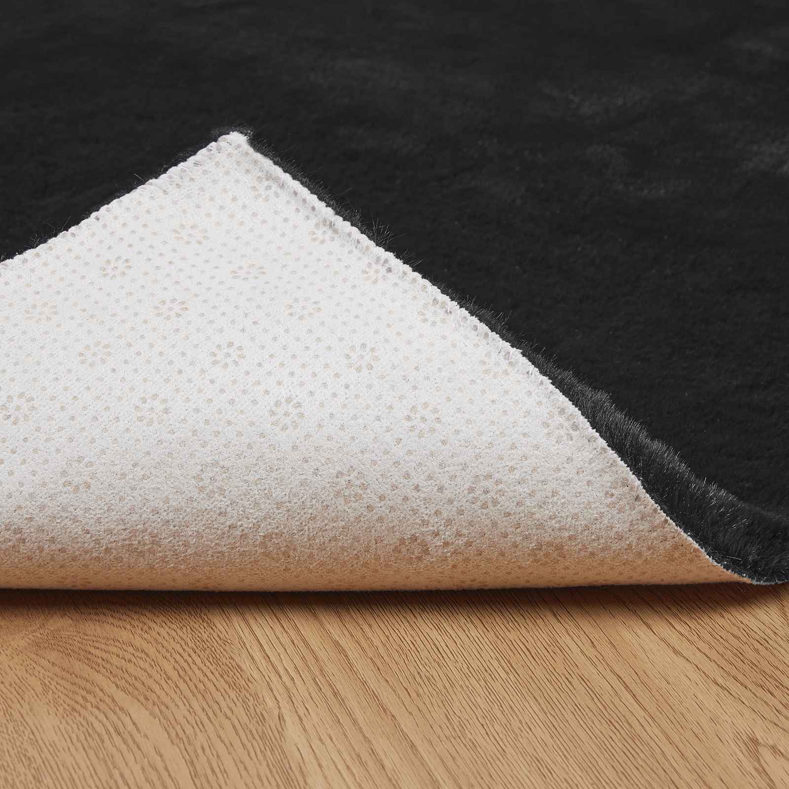 Rutschfester Teppich aus Kunstkaninchenfell OLITE Schwarz