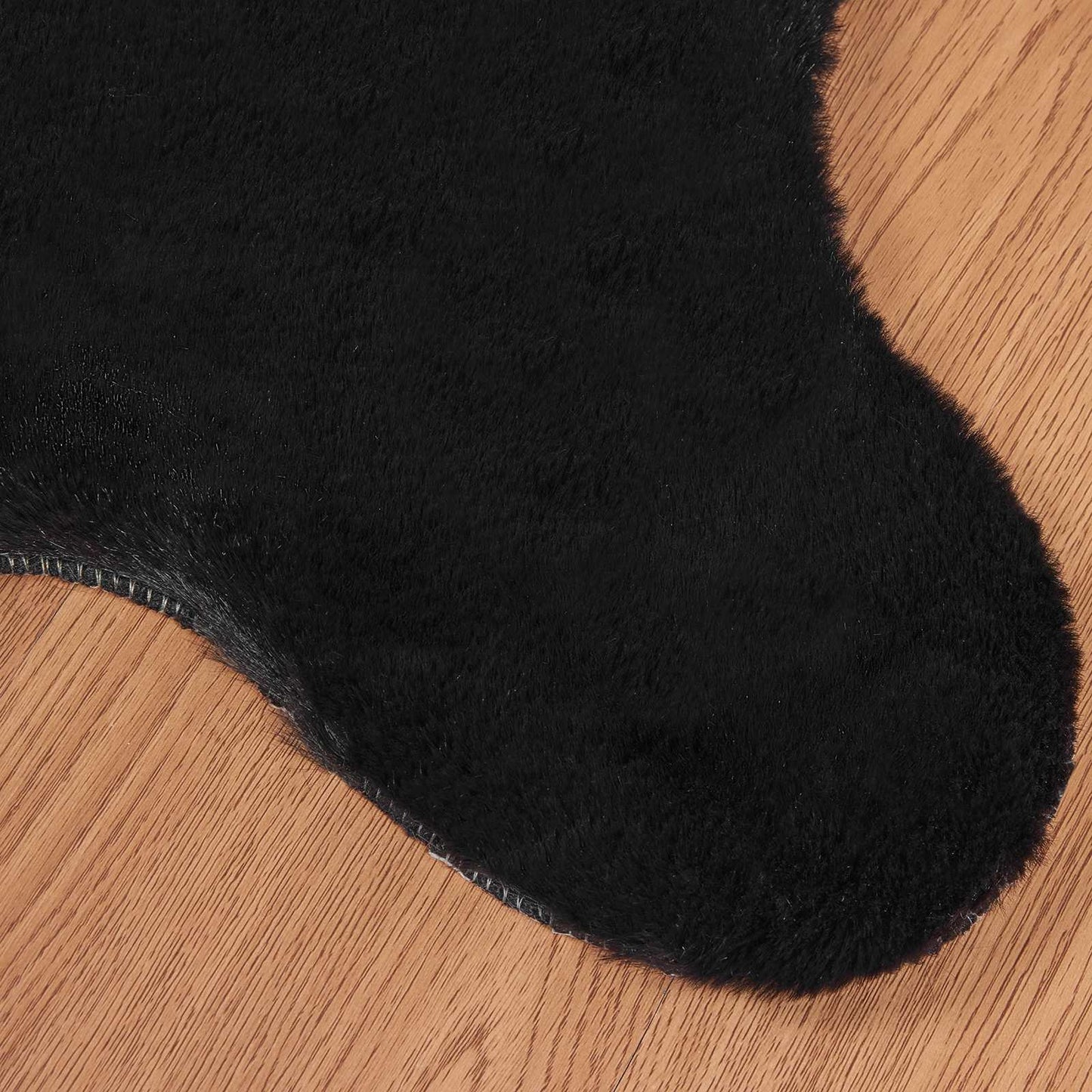 Rutschfester Teppich aus Kunstkaninchenfell OLITE Schwarz