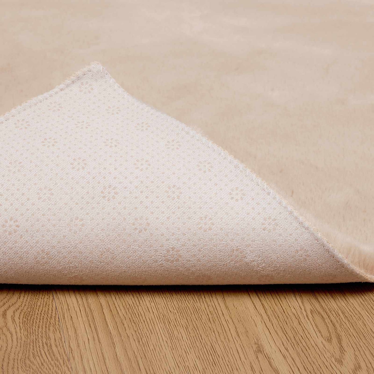 Rutschfester Teppich aus Kunstkaninchenfell OLITE Taupe
