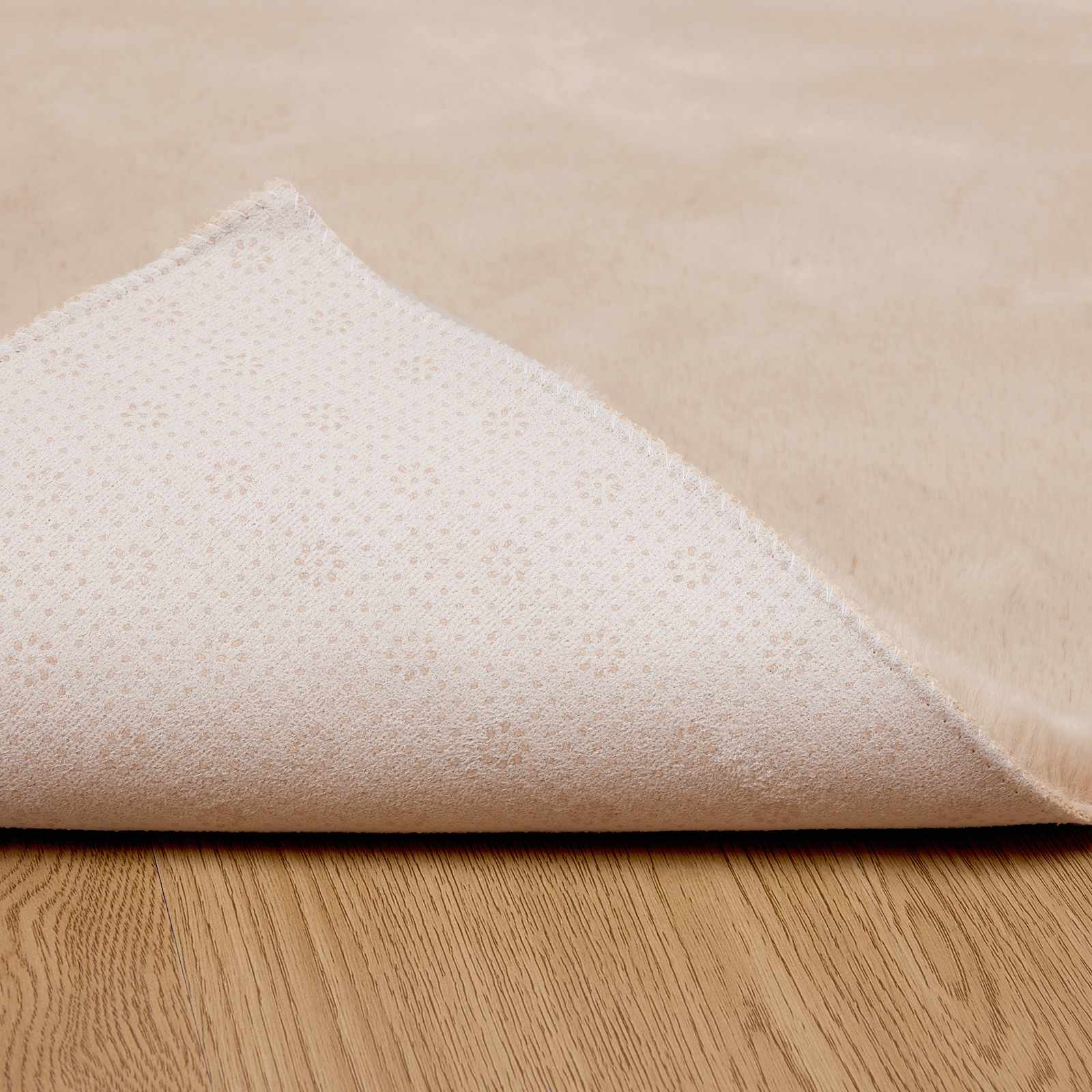 Rutschfester Teppich aus Kunstkaninchenfell OLITE Taupe