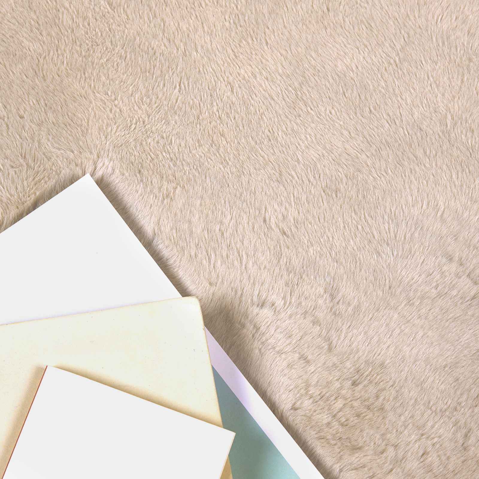 Rutschfester Teppich aus Kunstkaninchenfell OLITE Taupe