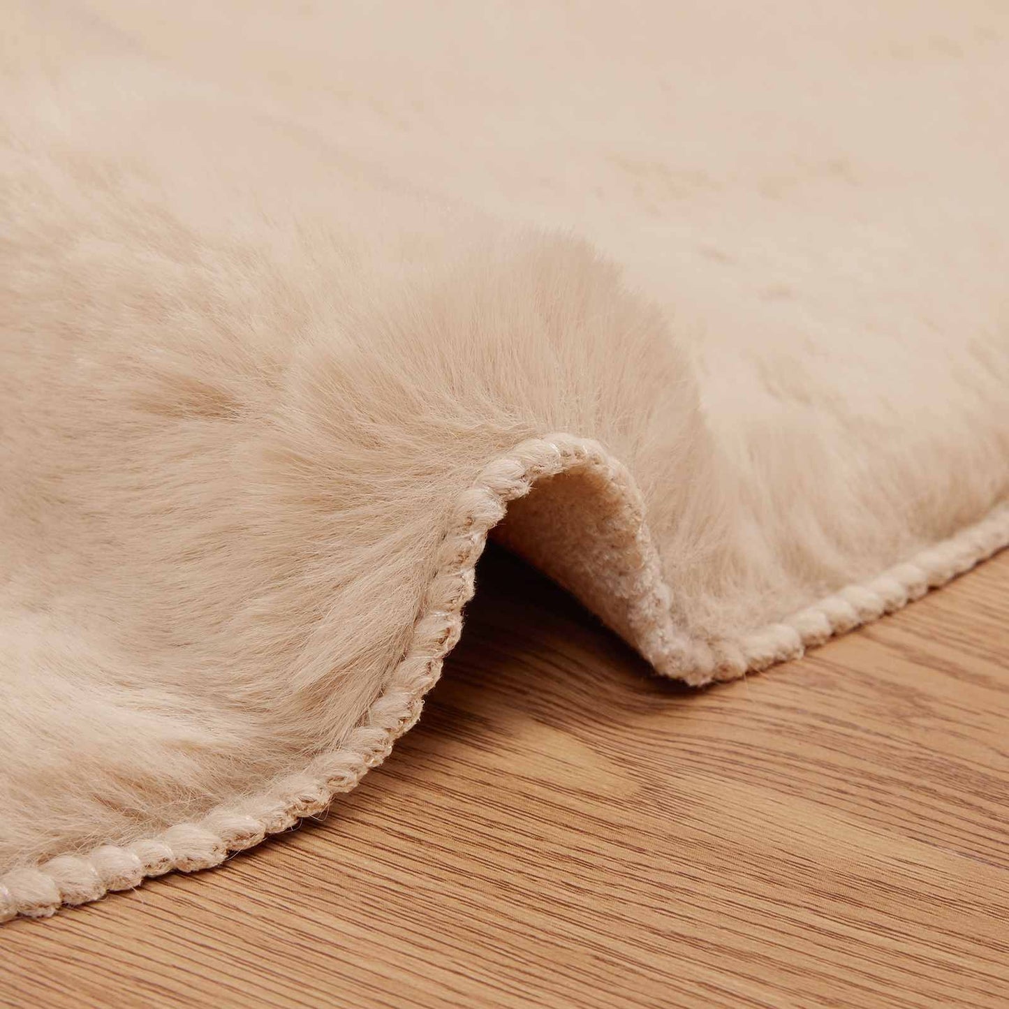 Rutschfester Teppich aus Kunstkaninchenfell OLITE Taupe