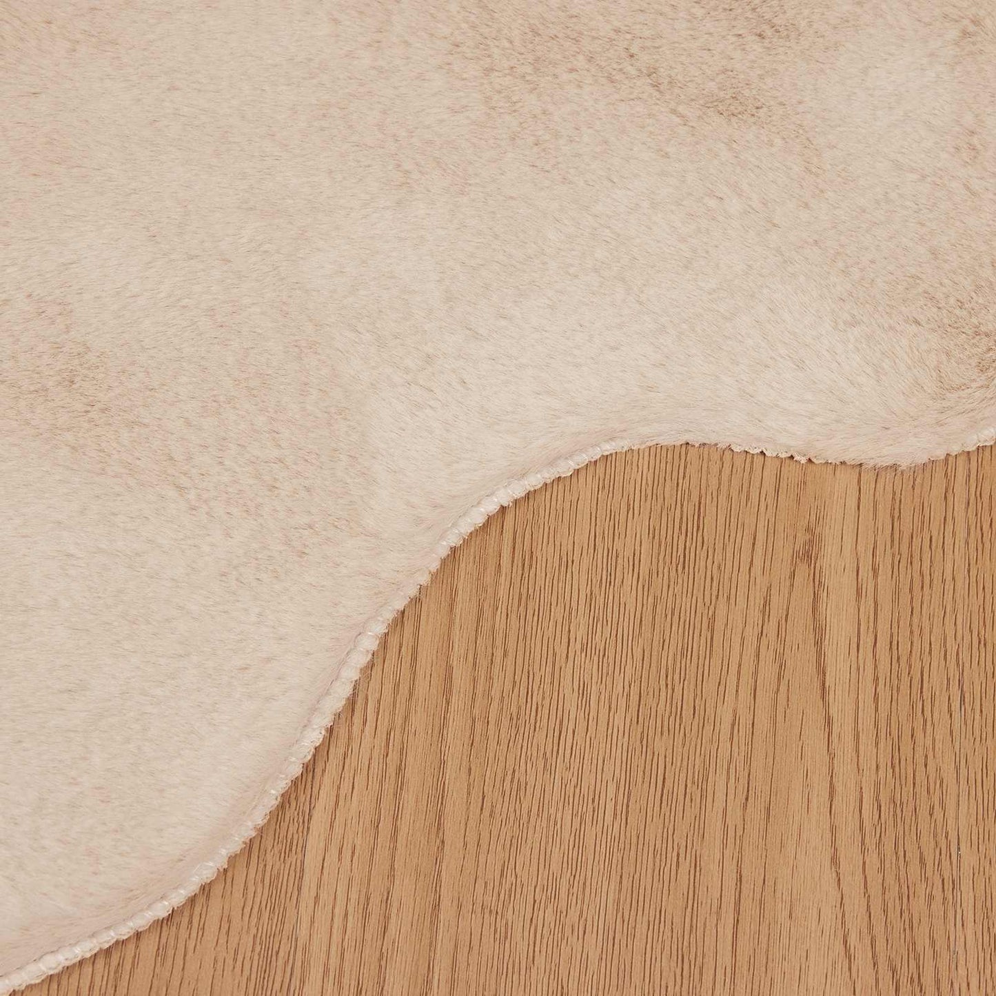 Rutschfester Teppich aus Kunstkaninchenfell OLITE Taupe