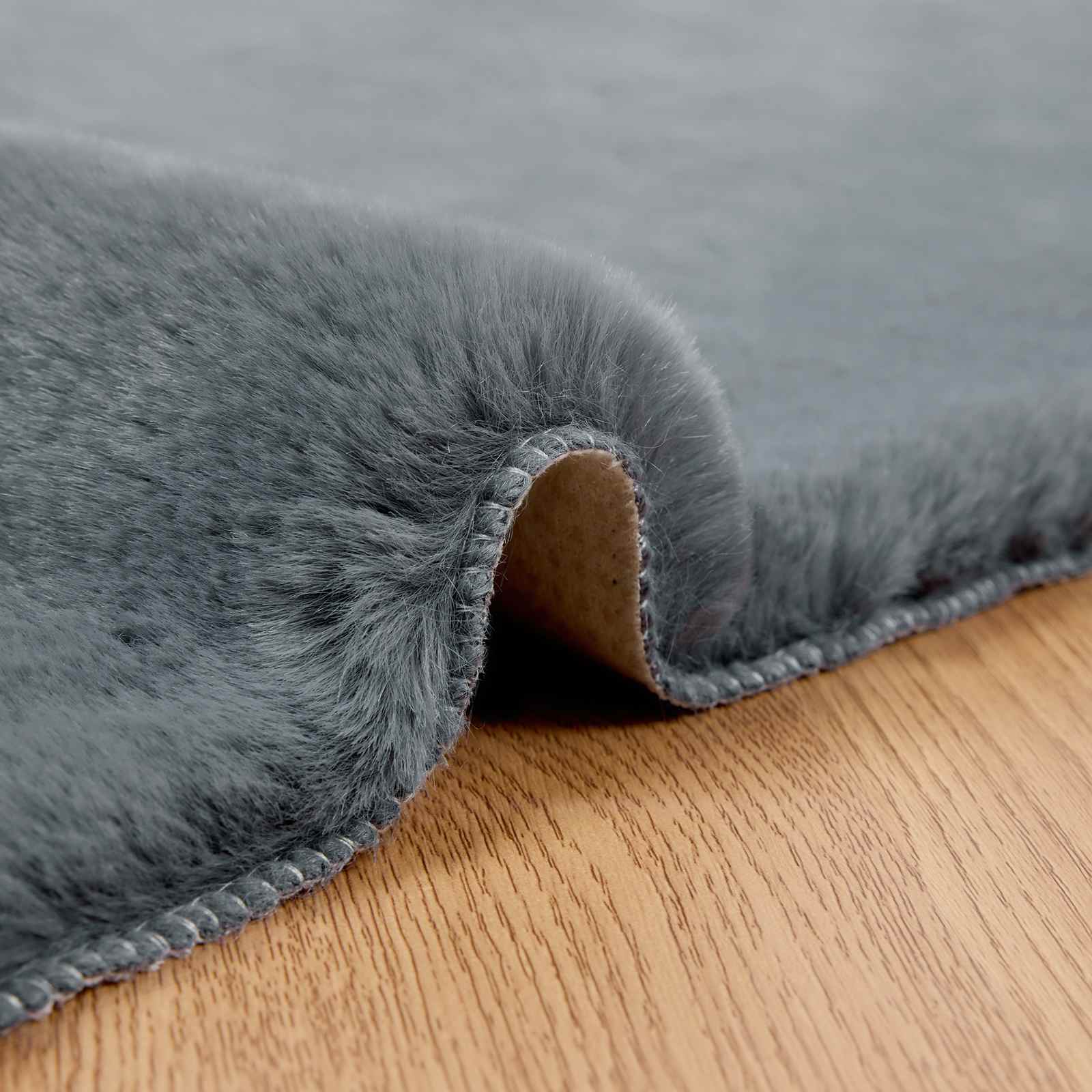 Rutschfester Teppich aus Kunstkaninchenfell OLITE Anthrazit