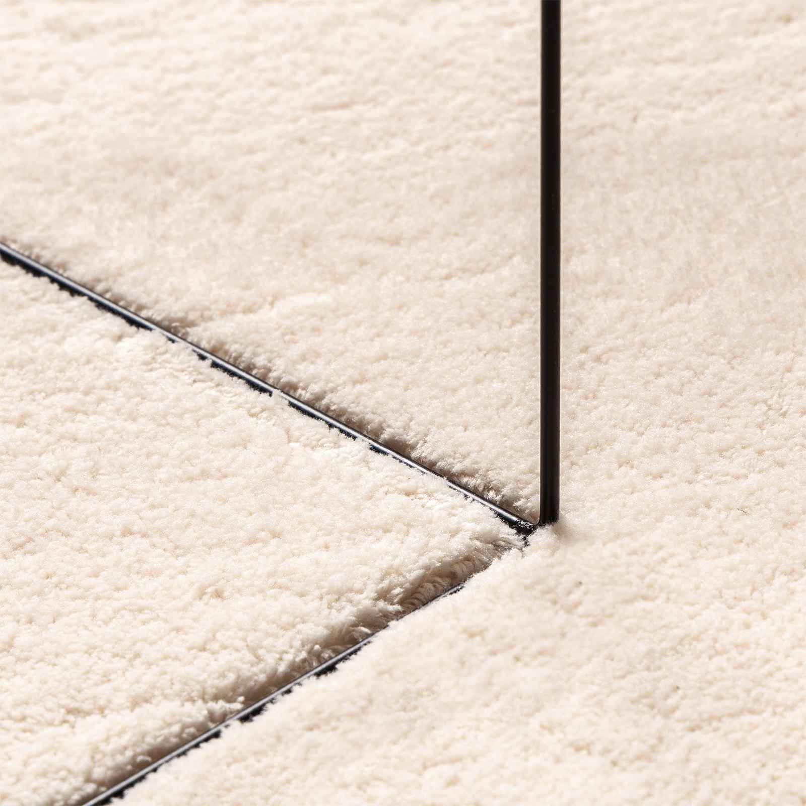 Mittlerer Flor weicher und waschbarer Teppich HUARTE Beige