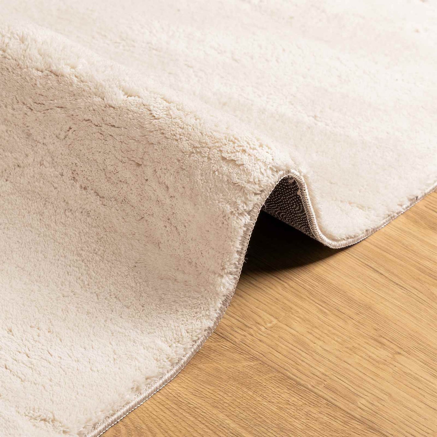 Mittlerer Flor weicher und waschbarer Teppich HUARTE Beige
