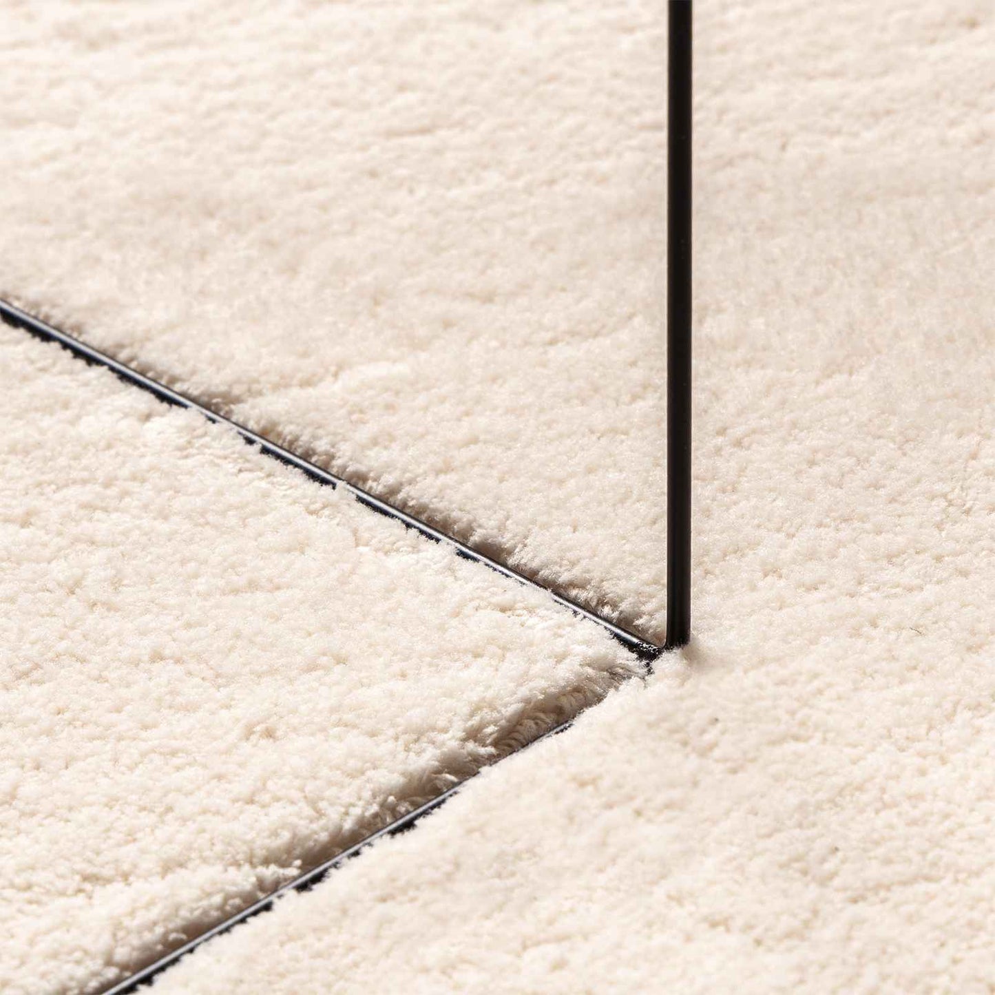 Mittlerer Flor weicher und waschbarer Teppich HUARTE Beige