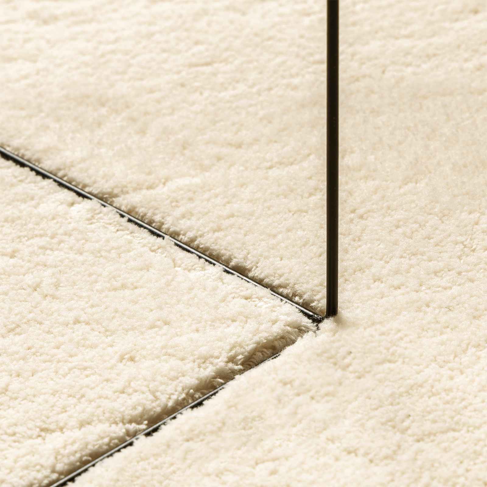 Mittlerer Flor weicher und waschbarer Teppich HUARTE Creme