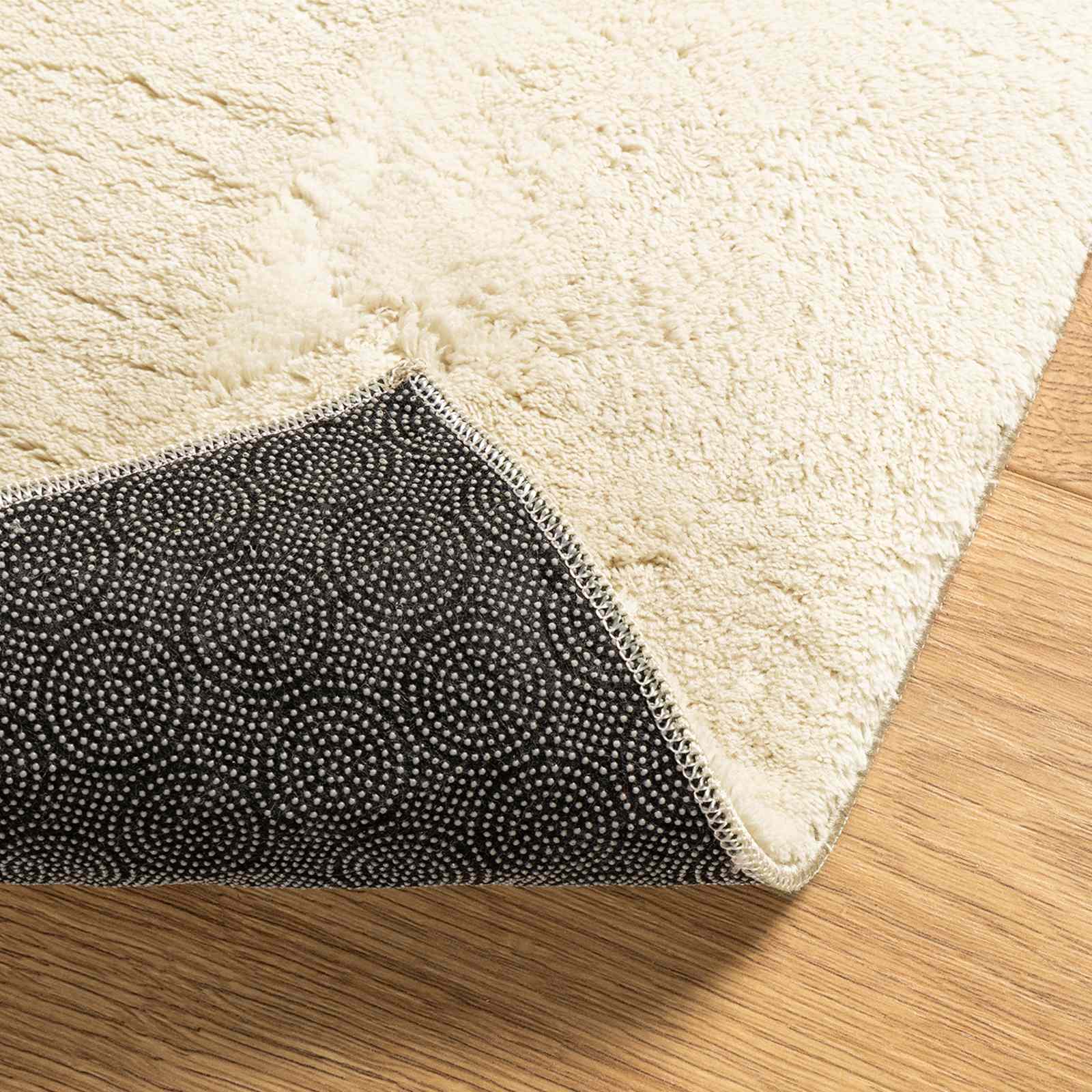 Mittlerer Flor weicher und waschbarer Teppich HUARTE Creme