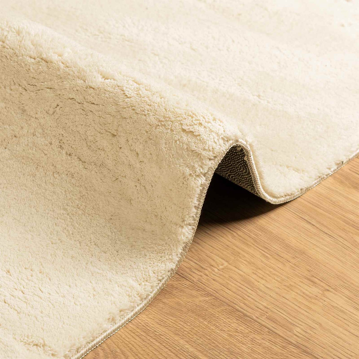 Mittlerer Flor weicher und waschbarer Teppich HUARTE Creme