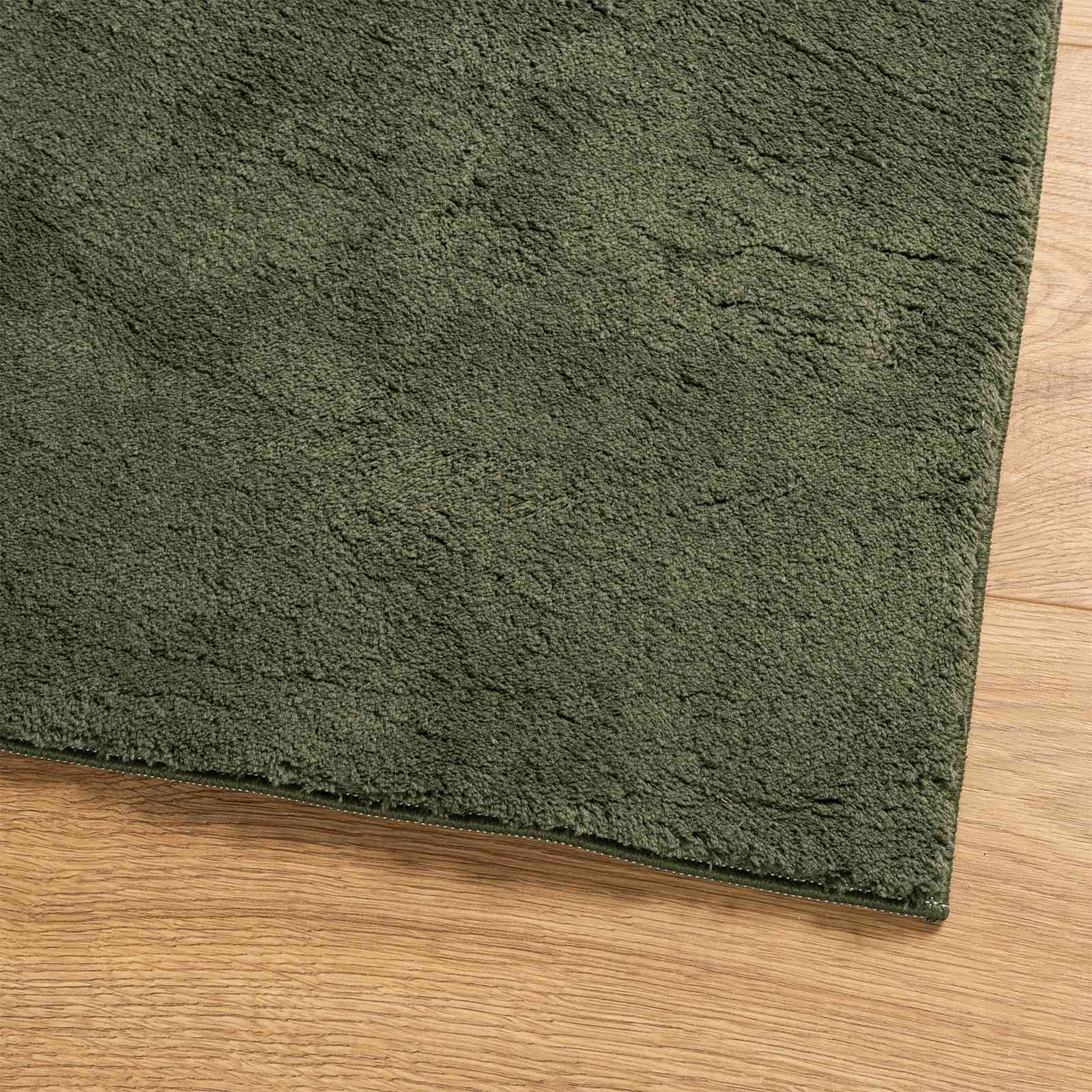 Mittlerer Flor weicher und waschbarer Teppich HUARTE Waldgrün