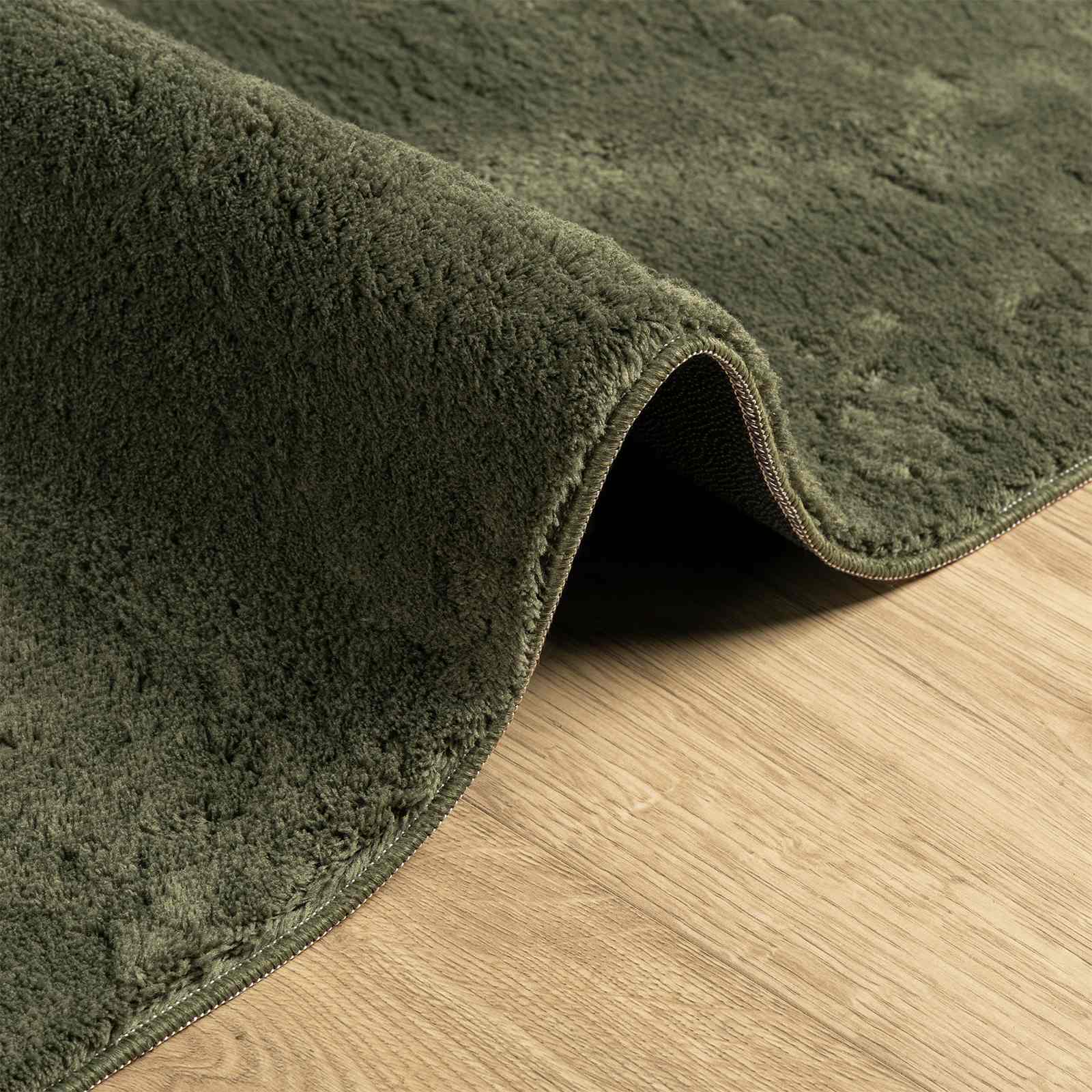 Mittlerer Flor weicher und waschbarer Teppich HUARTE Waldgrün
