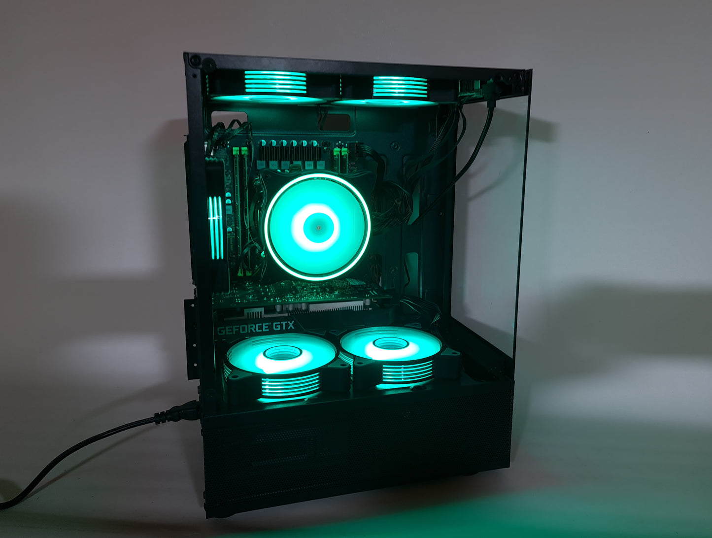 High-Performance-PC Workstation mit GeForce RTX 4060 – 12-Kern-Xeon-CPU, 32 GB RAM, RGB, 512 GB SSD – Perfekt für Gaming und Kreatives