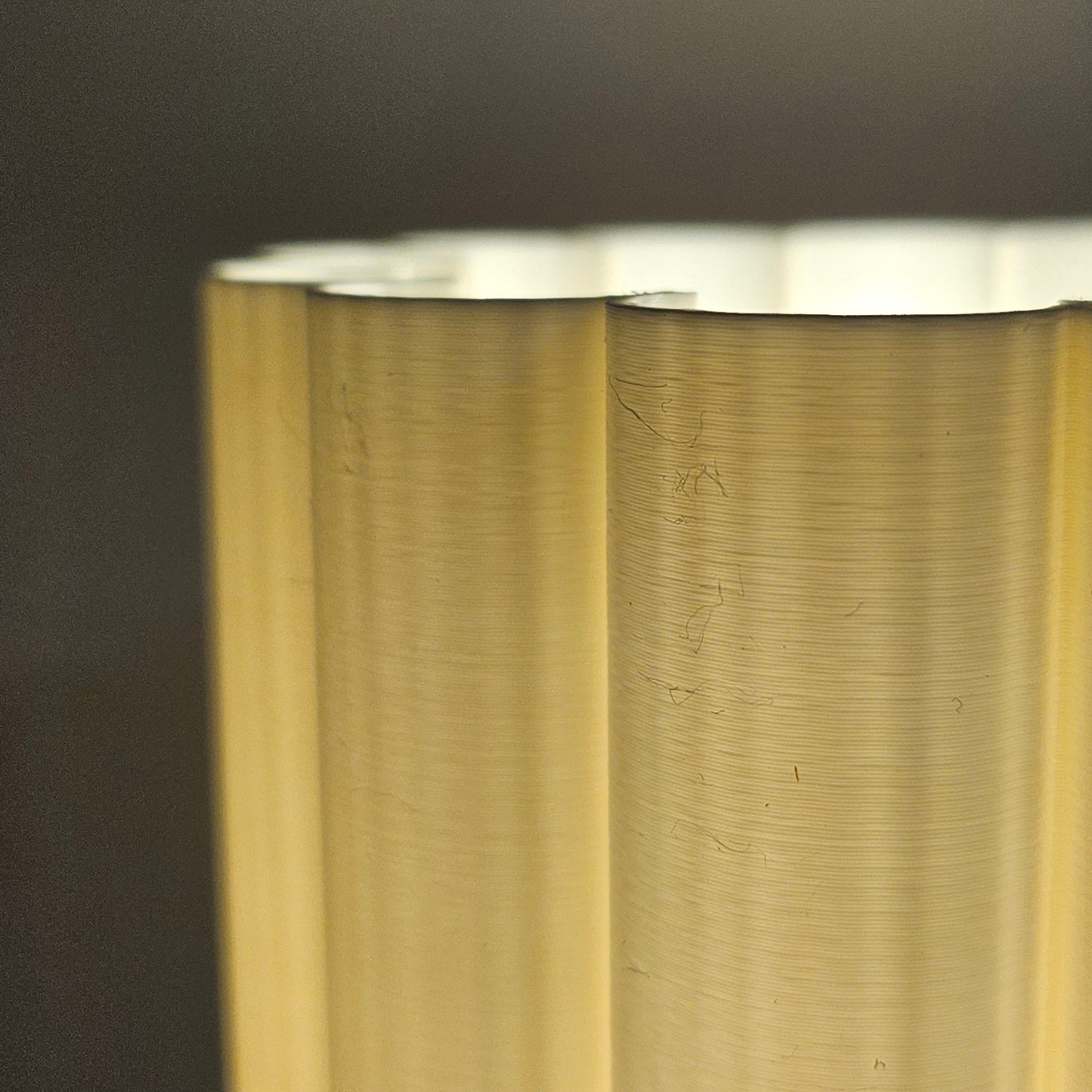 Design Tischlampe RILLE mit 3D-gedrucktem Schirm