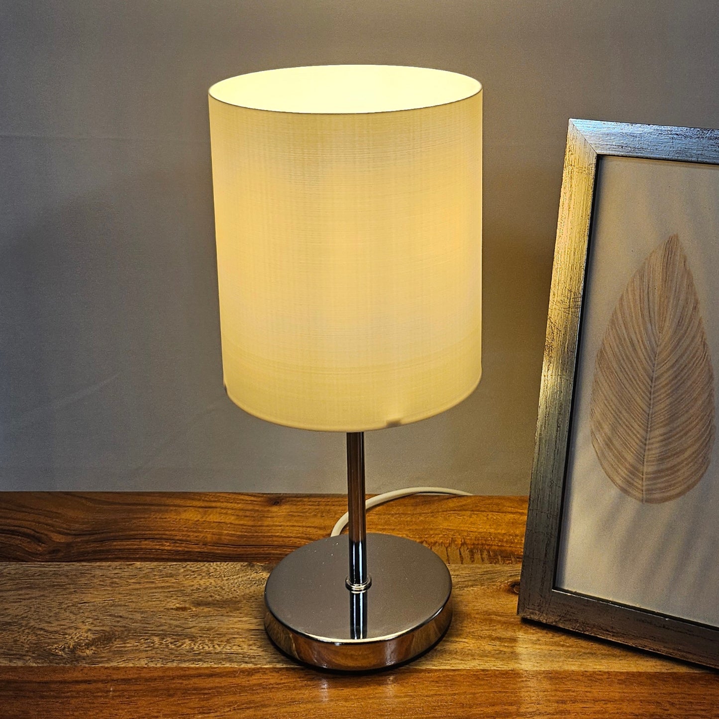 Schlichte Tischlampe mit warmem Licht - 3D-gedruckter Schirm