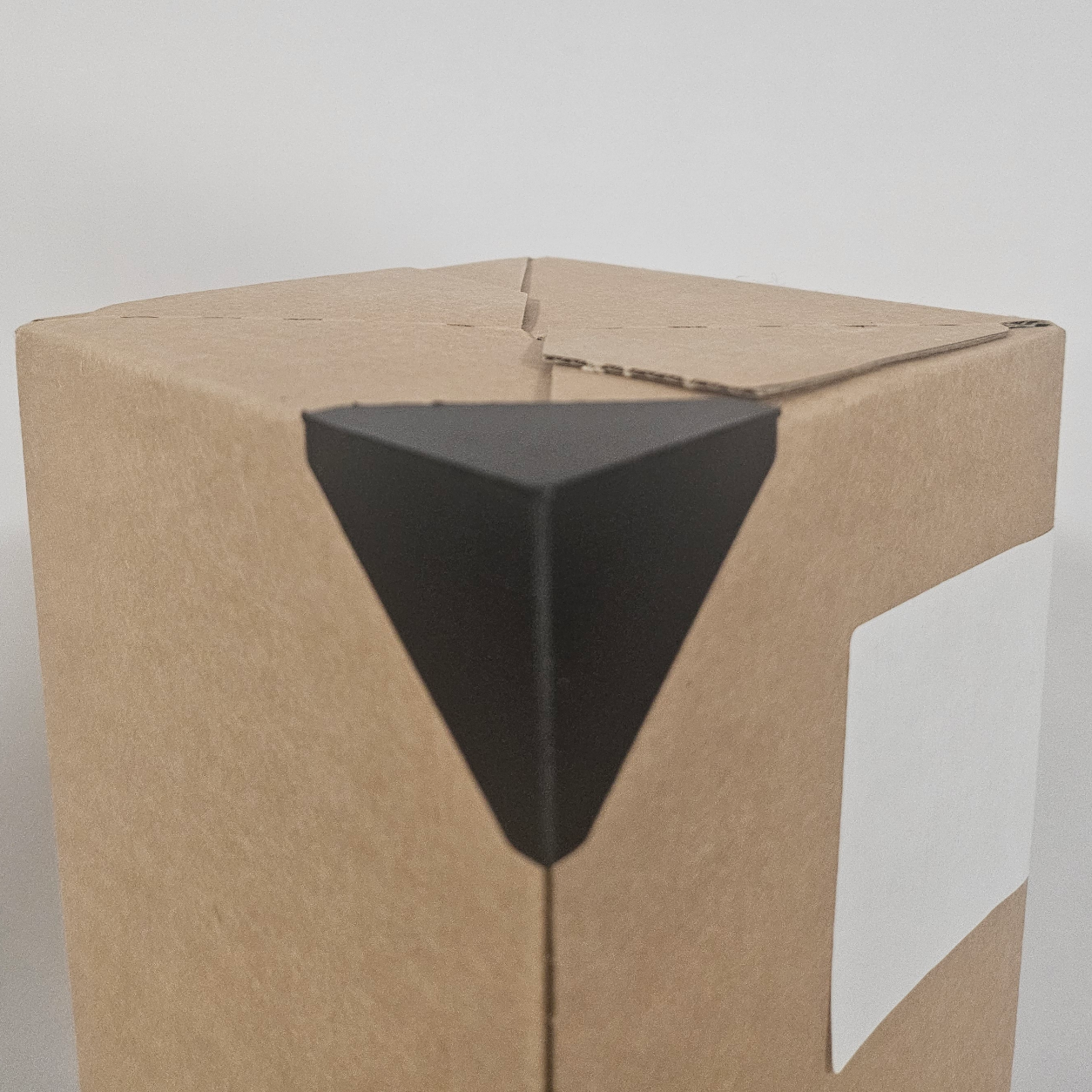 STL-Vorschau eines Paket-Eckenschutzes an einer Kartonecke
